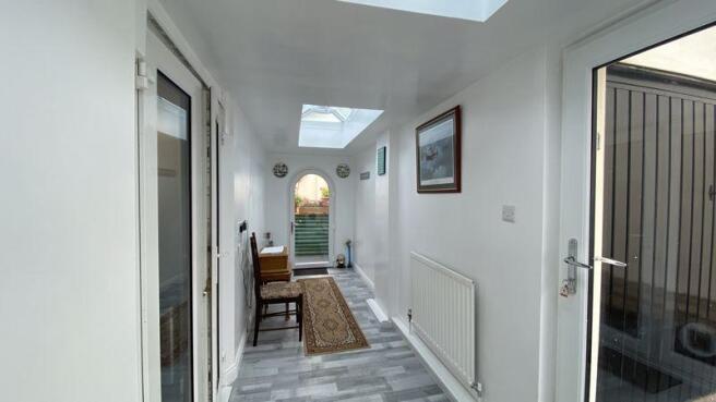 Sunroom/Utilit...