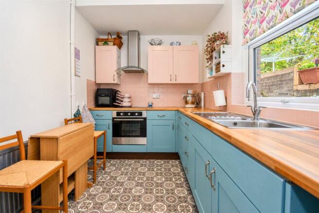 Caroline Place, Prenton photo 4