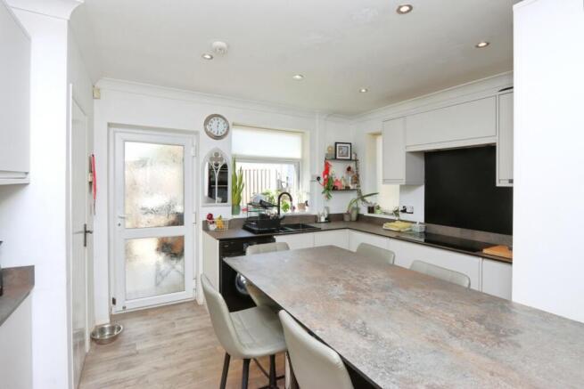 3 bed Semi-Detached for sale Image 6