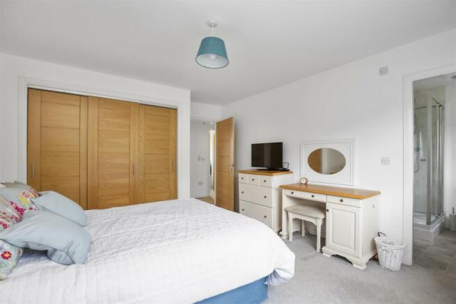 32 Wallace Crescent 16.jpg
