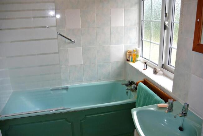 Bathroom.JPG