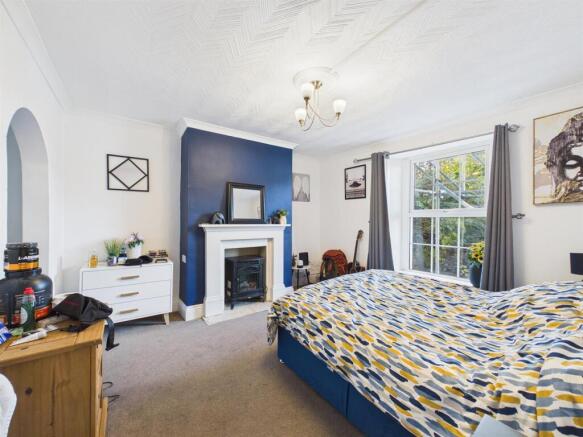 3 - Terraced House for Auction, Kingswood.jpg