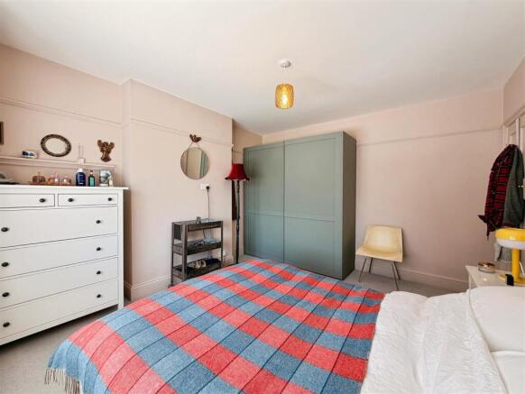 4 bed Semi-Detached for sale Image 11