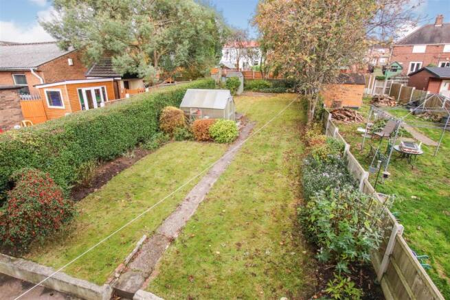 ENCLOSED REAR GARDEN