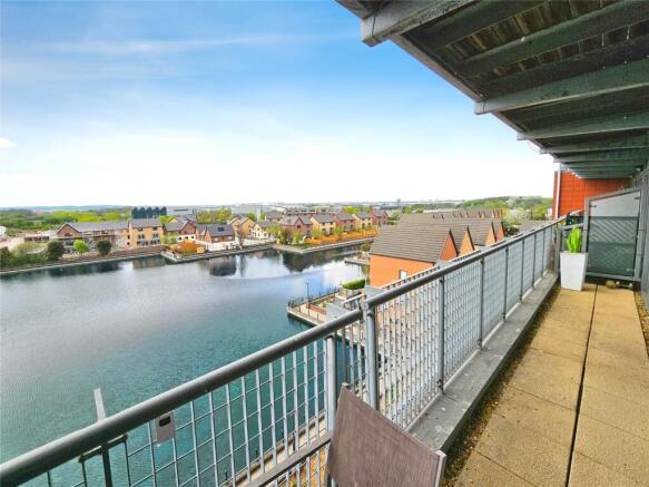 3 bed Flat for sale Image 4