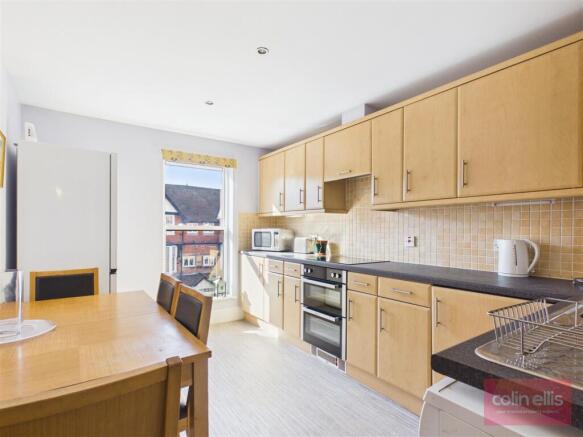 2 bed Flat for sale Image 6
