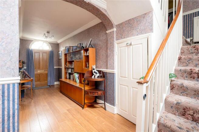 5 bed Detached for sale Image 7