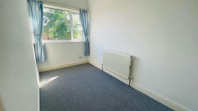 2 bed House to rent Image 5