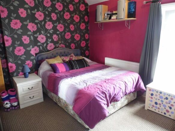 BEDROOM 2