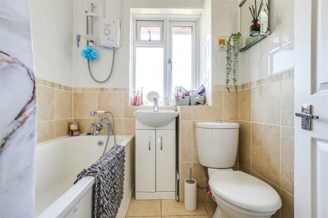 12. Bathroom.jpg