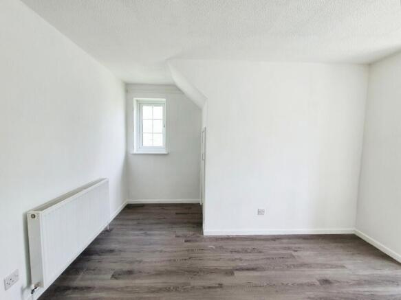 2 bed Semi-Detached to rent Image 5