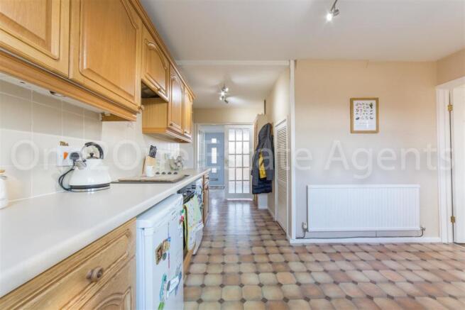 34 Llanyravon Way-11.jpg