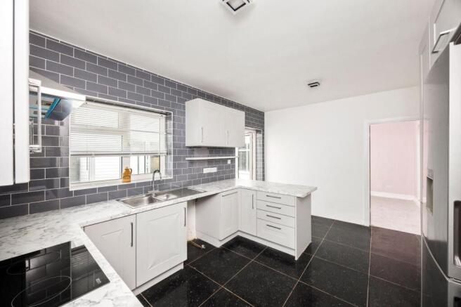 Manor Road, Lancing, BN15 photo 3