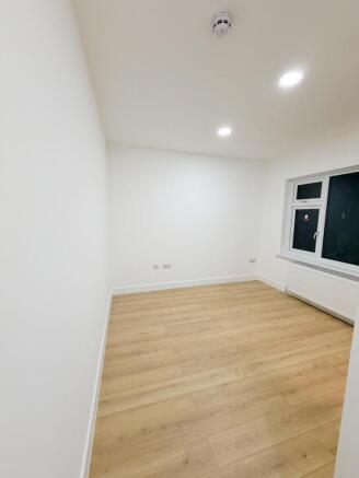 Gaysham Avenue, Ilford, London, IG2 photo 4