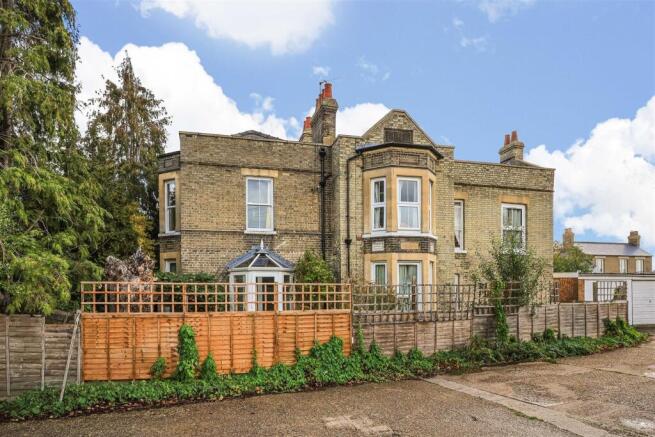 2-bed flat on 2, Pamplin House, Fernlea Close, Cambridge, £300,000