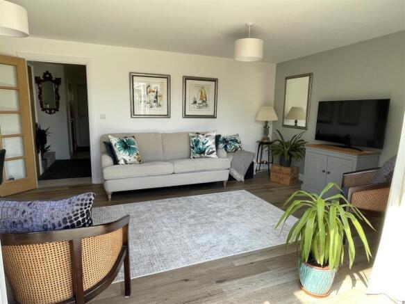 Lounge 1..jpg