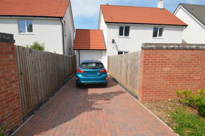GARAGE & PARKING