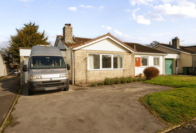 18 Woodland Close