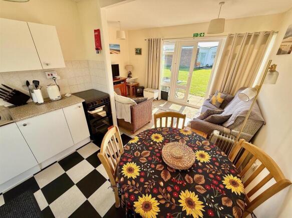 Kitchen/Dining Area