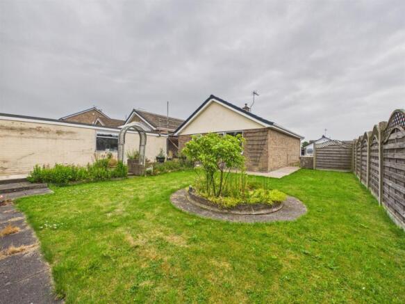 2 bed Detached Bungalow for sale Image 9