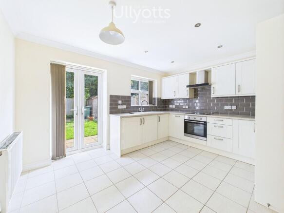 2 bed Semi-Detached to rent Image 5