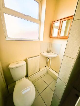 2 bed Terraced to rent Image 9