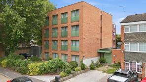 Flat 10, 84a Prissard House, Gardner Close, Wanstead, London E11 2FA