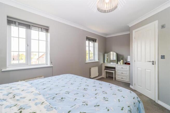 4 bed Town House for sale Image 11