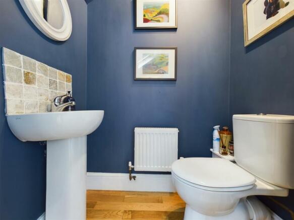 GUEST CLOAKROOM