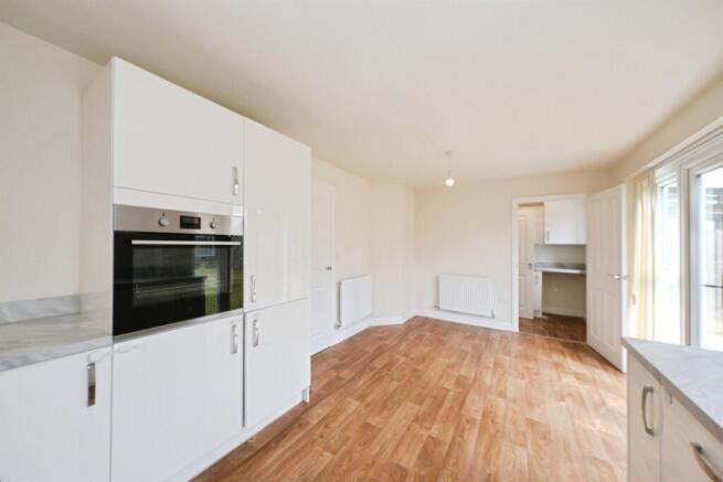 4 bed Detached for sale Image 7