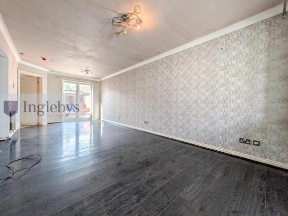 5 bed Semi-Detached for sale Image 4