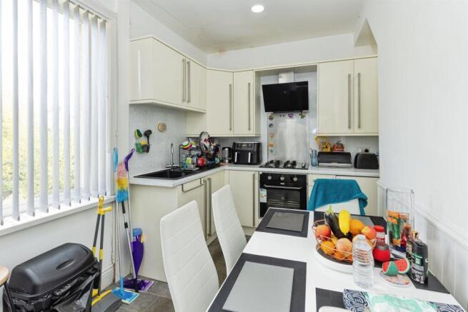 2 bed Terraced for sale Image 5