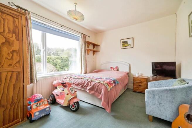 5 bed Detached for sale Image 6