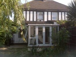 3, Golden Bridge Cottages, Conways Road, Grays RM16 3HU