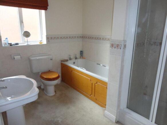 FAMILY BATHROOM