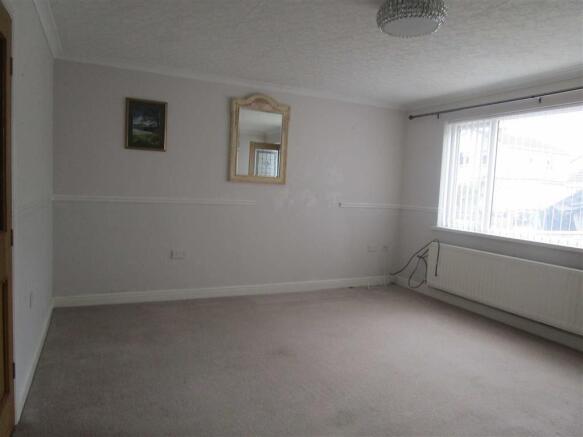 LOUNGE - DINING ROOM