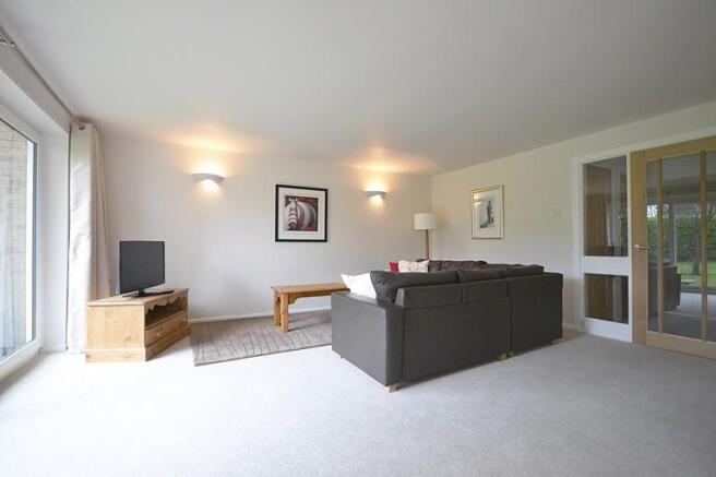 Lounge (image 2)
