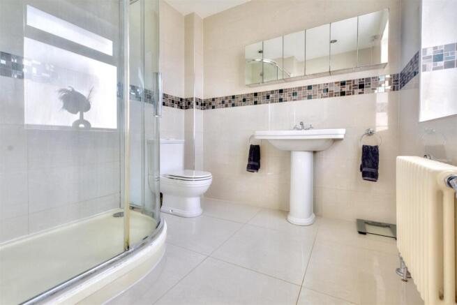 Ensuite.jpeg