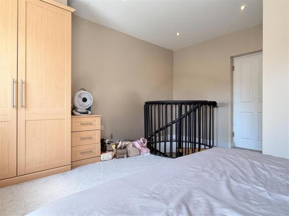1 bed Duplex to rent Image 12