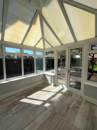 2 bed House to rent Image 4