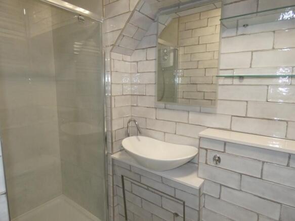 2 bed Apartment to rent Image 11