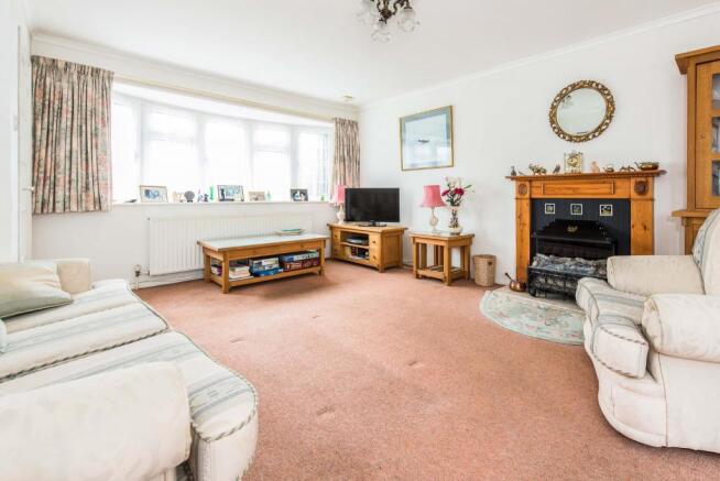 Lounge to front