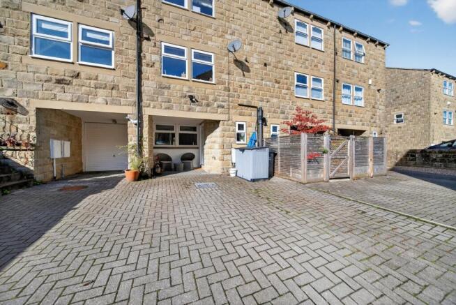 3 bed Terraced for sale Image 11
