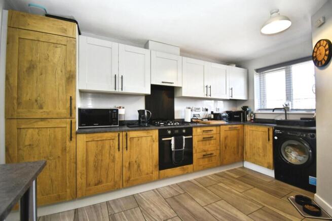 3 bed Semi-Detached for sale Image 7