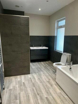 4 bed Terraced to rent Image 4