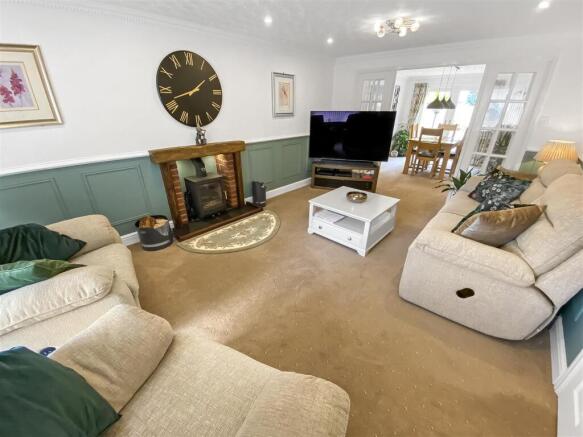 Living Room (1).jpg