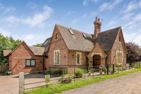 Detached Victorian Lodge House with 1 Bedroom Annexe - Bayford