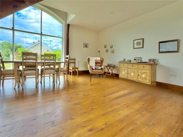 4 bed House for sale Image 10