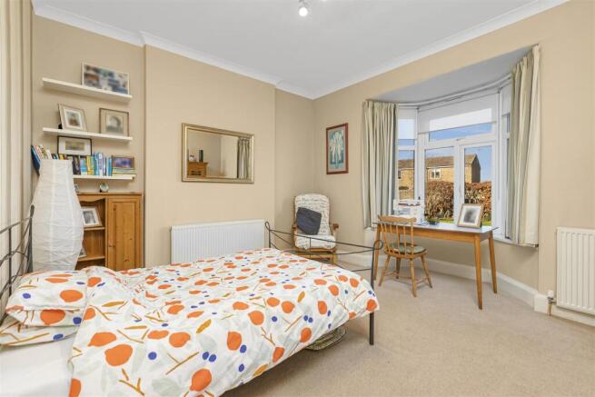 5 bed Detached for sale Image 8