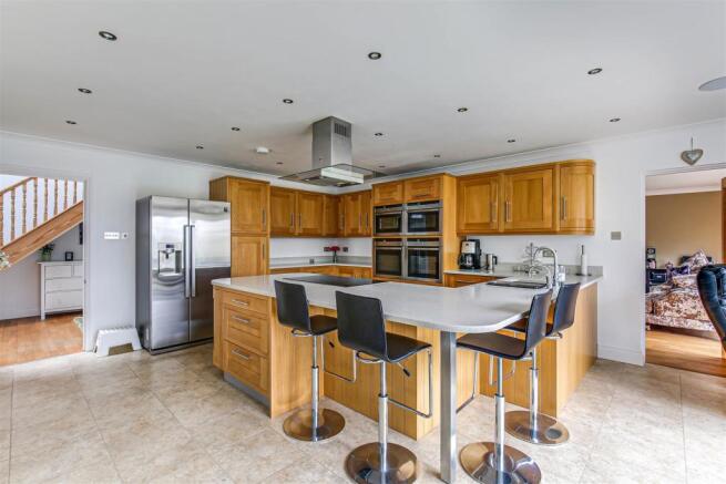 9. Kitchen.jpg